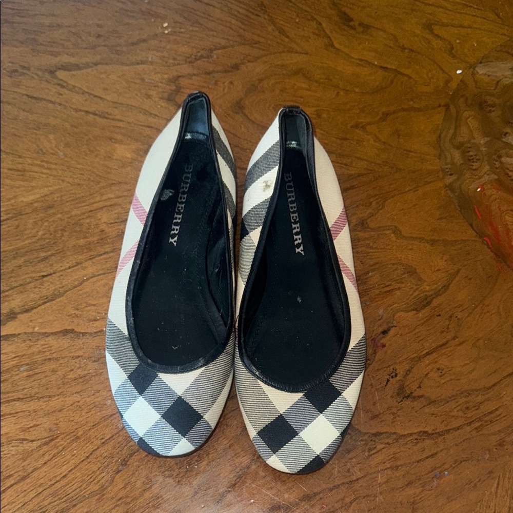 Burberry Women's Checkered Flats - Black and Cream